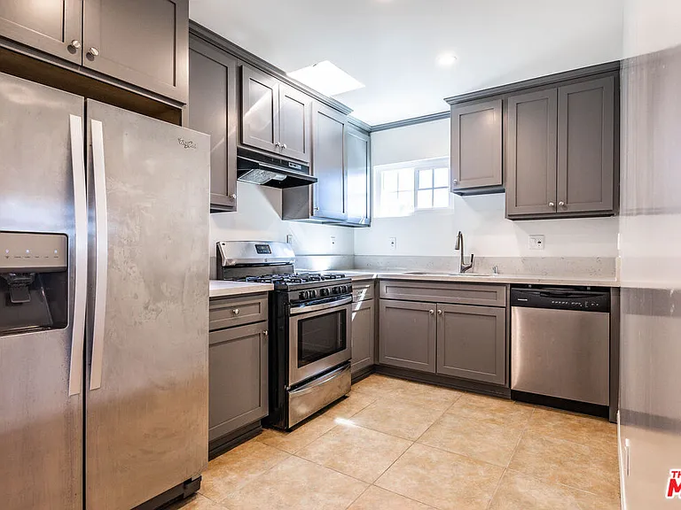 1112 Ocean Park Blvd #D — Photo 16