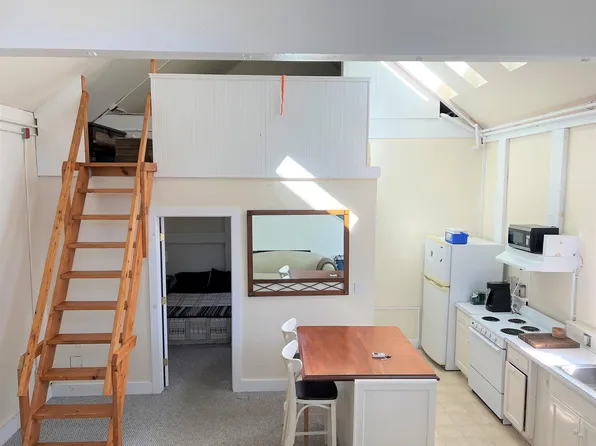 114-116 Dukes County Ave, Oak Bluffs, MA 02557