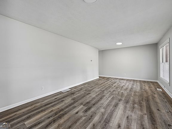 5th image of 2494 Fairway Cir SW