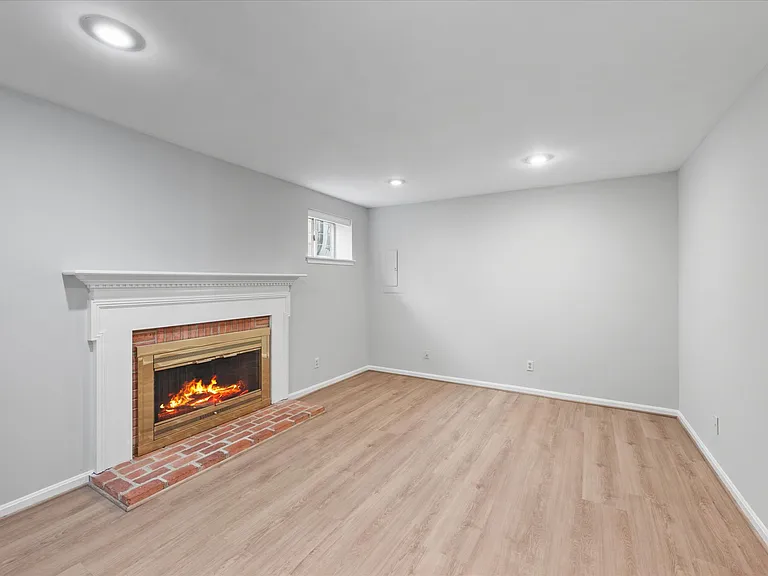 299 S Pickett St — Photo 34