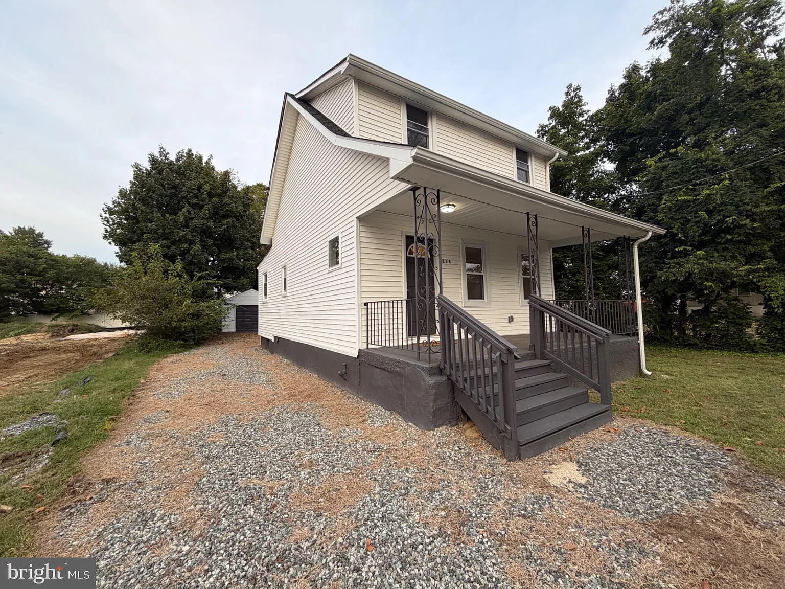4 bed, 1.0 bath, 1264 sqft, $2,600 — Photo 1