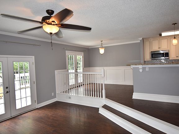 5th image of 9357 Castle Falls Cir