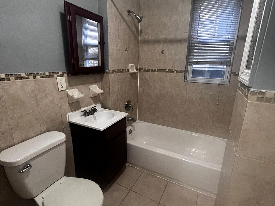 2nd image of 1084 Kennedy Blvd #5B