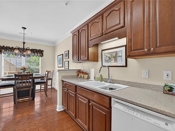 4th image of 522 College Rd APT 207