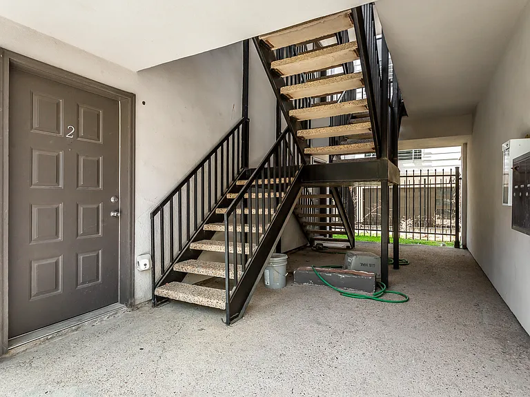 2002 N Fitzhugh Ave #2 — Photo 26