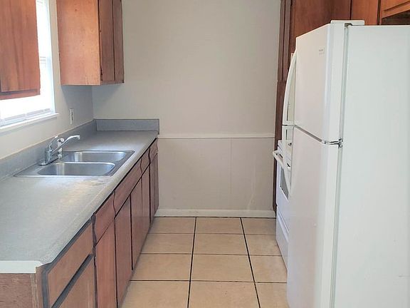 3rd image of 6453 Julia Dr