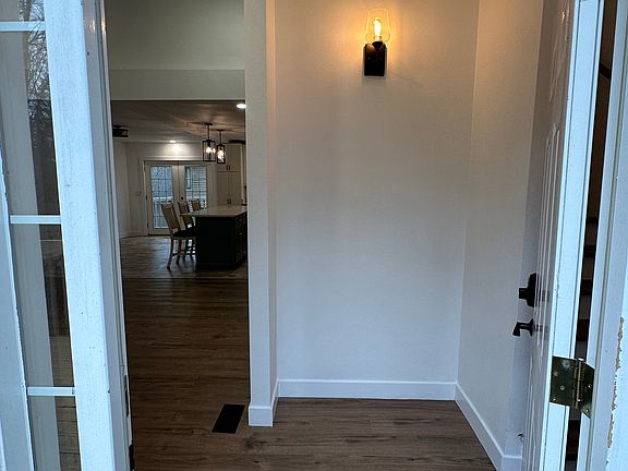 3rd image of 3 S Wildwood Ln
