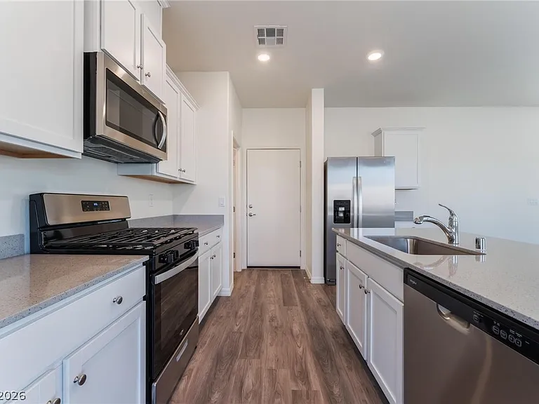 4149 Gold Desert St — Photo 8