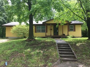 1216 N Main St, Nevada, MO 64772