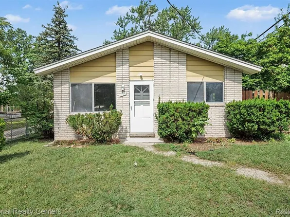 1069 Urbancrest Dr, Troy, MI 48083