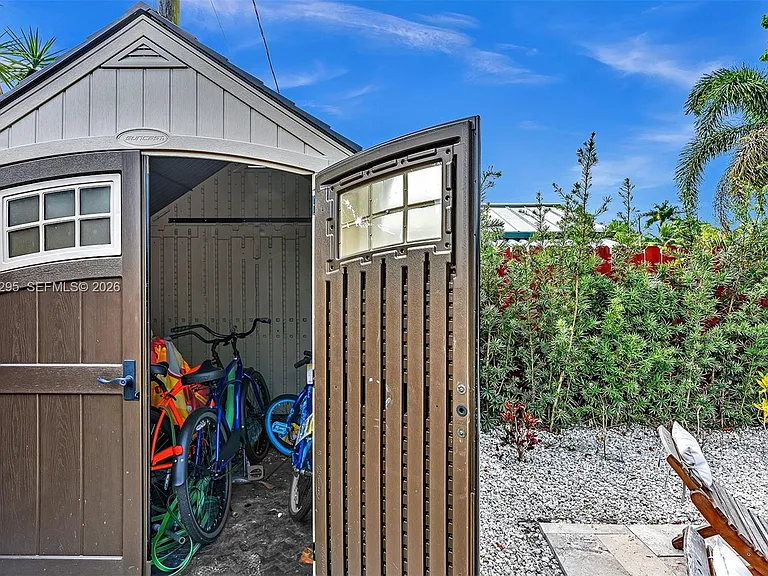 4633 SW 28th Ave — Photo 45