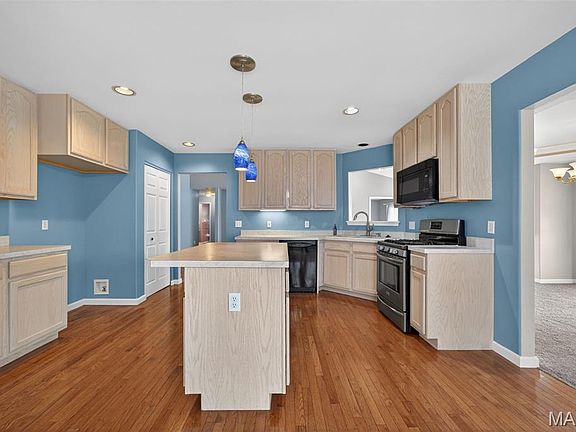 2nd image of 1421 Schoal Creek Dr