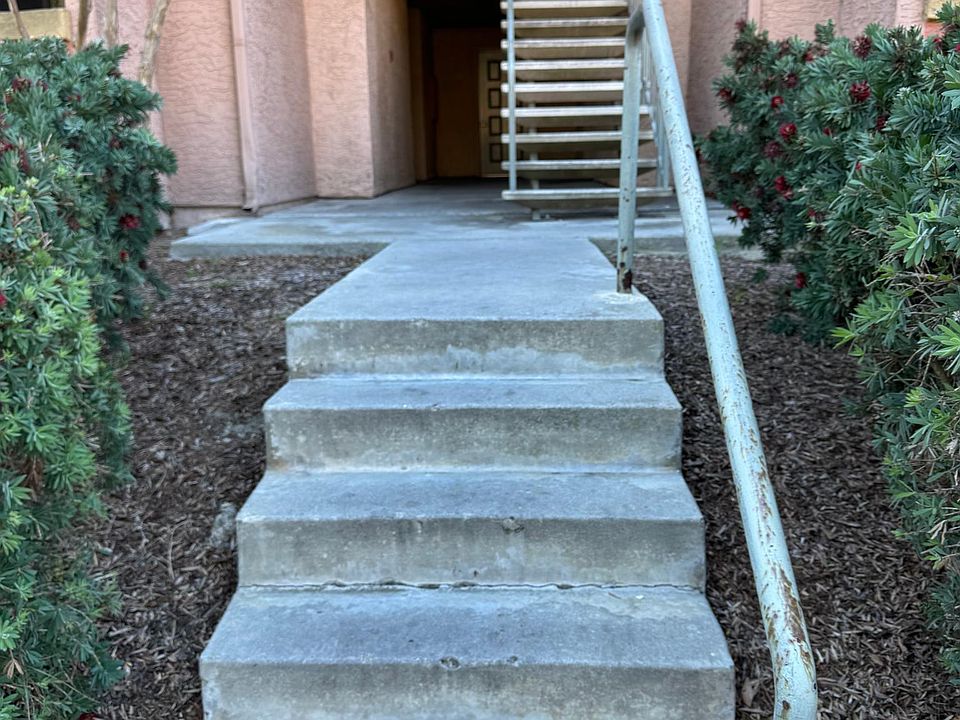 Steps to entrance of condo.