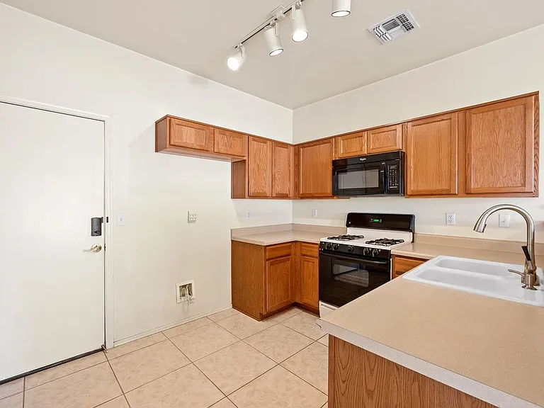 8254 W Kerr St — Photo 8