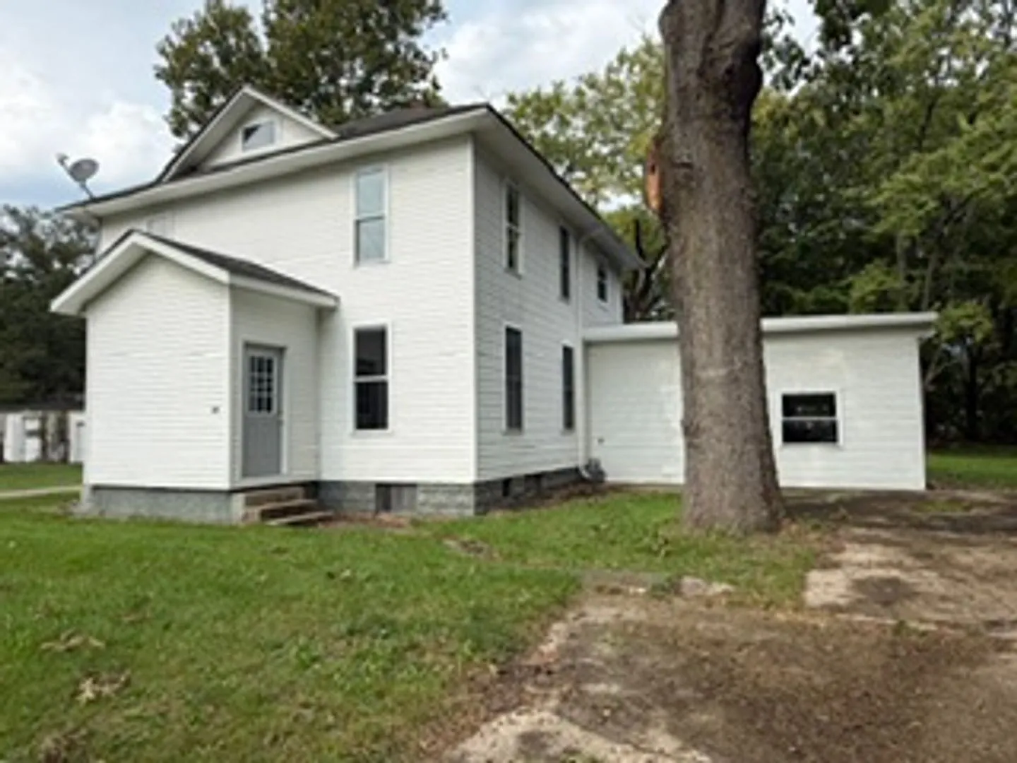 5-Bedroom Home Available in Bristol — Photo 1