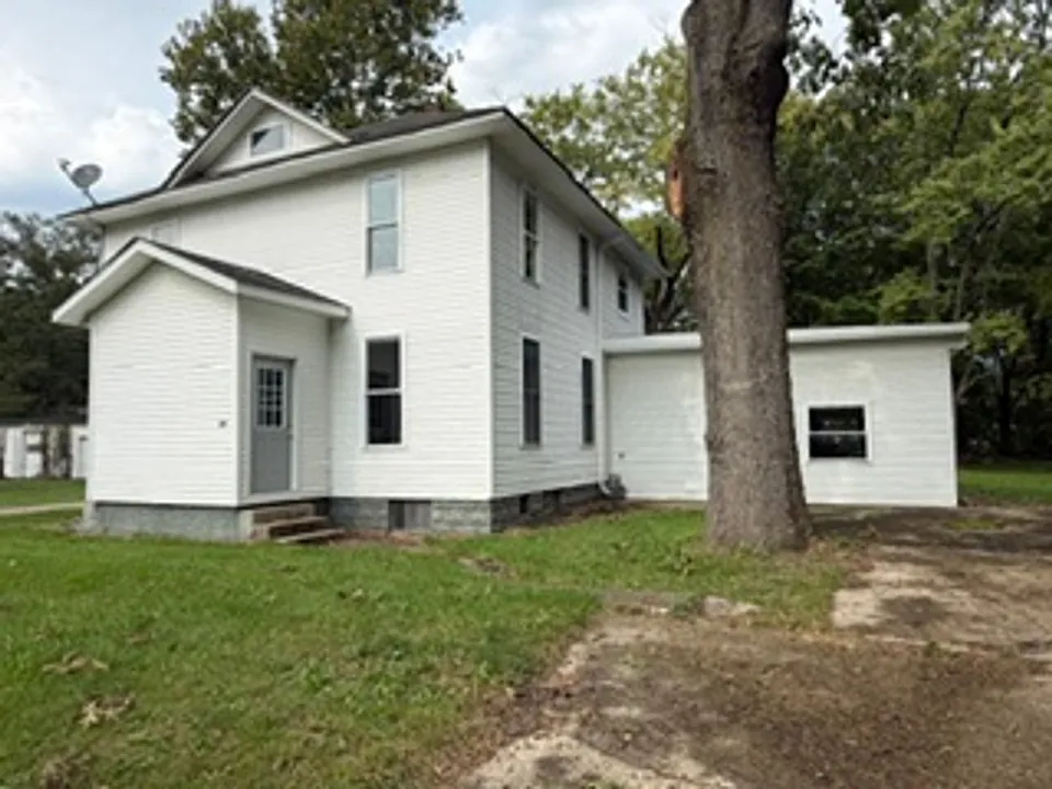 208 N River Rd