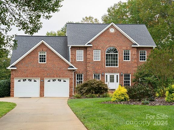 3rd image of 190 Twin Lakes Dr