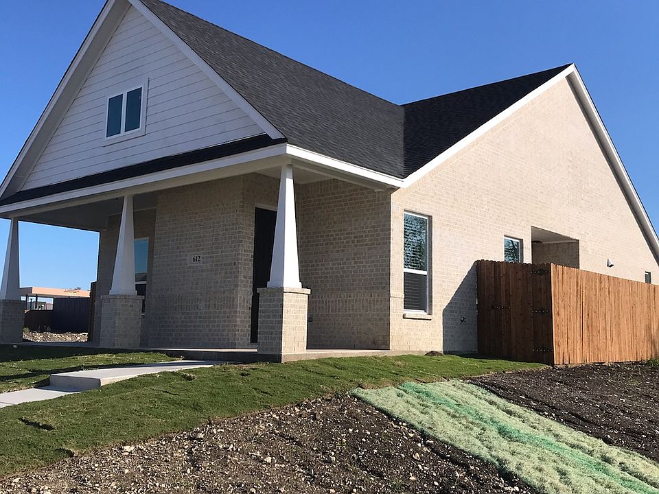 1st image of 612 The Cottages Dr