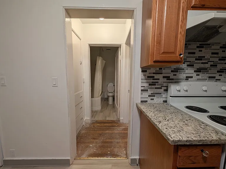 609 NW 8th St — Photo 7