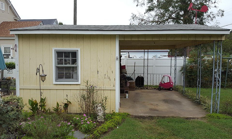 2nd image of 922 Rapids St