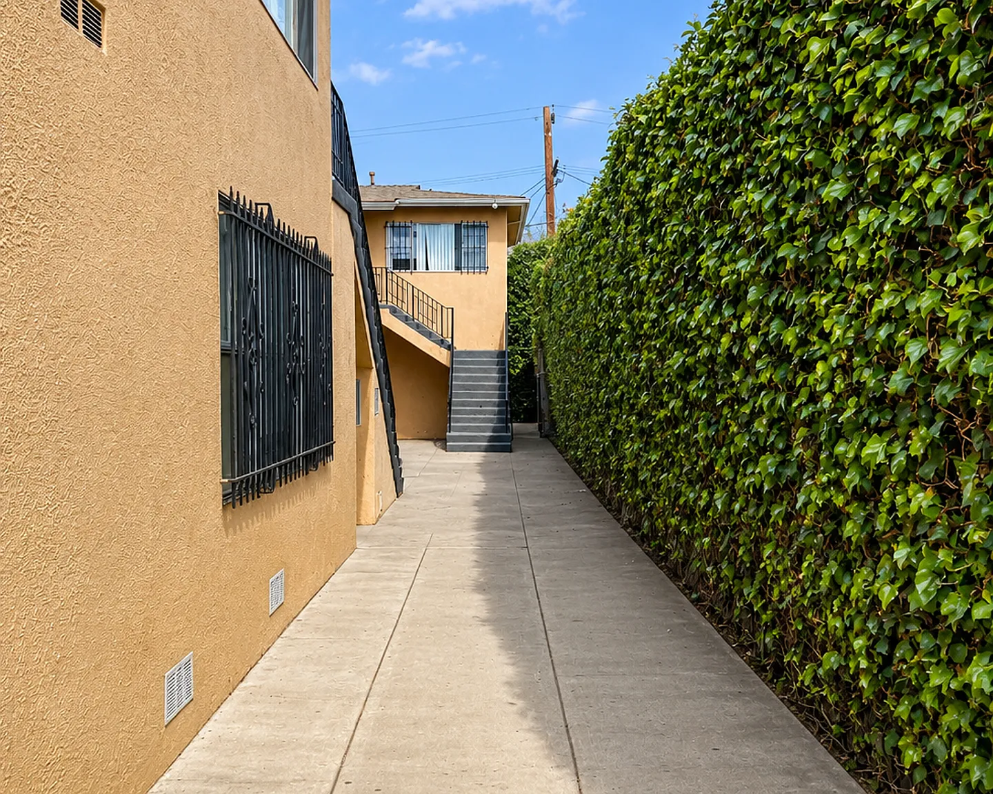 533 W. 75th Street Los Angeles, CA 90044 — Photo 1
