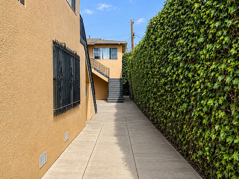 533 W. 75th Street Los Angeles, CA 90044 — Photo 1