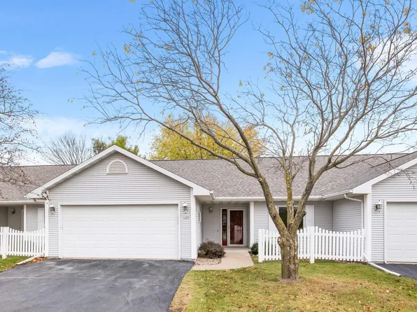 1568 S Oakwood Rd, Oshkosh, WI 54904