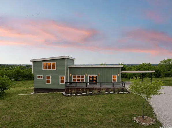 300 County Road 5781, Castroville, TX 78009