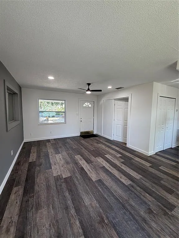 4 bed, 2.0 bath, 1200 sqft, $2,100 — Photo 3