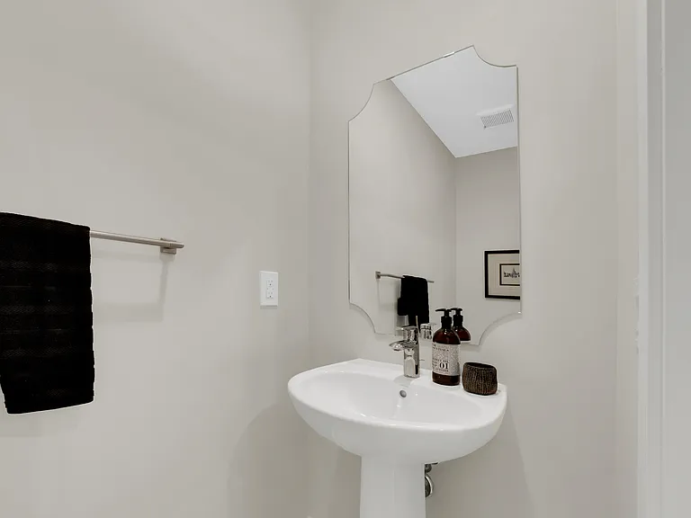 110 Baltzan Blvd — Photo 36