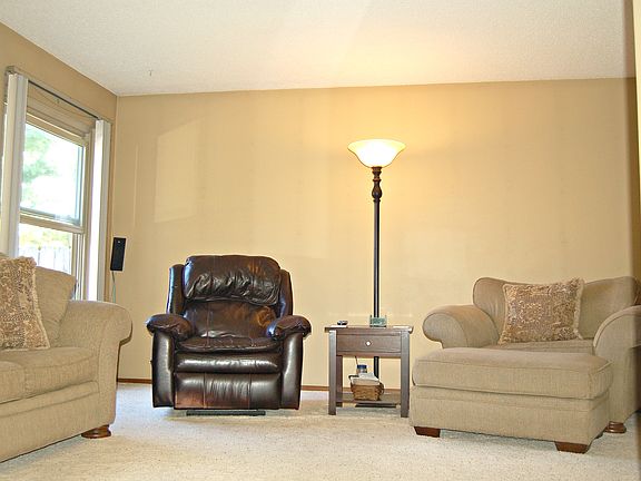 5th image of 874 Tamara Dr S