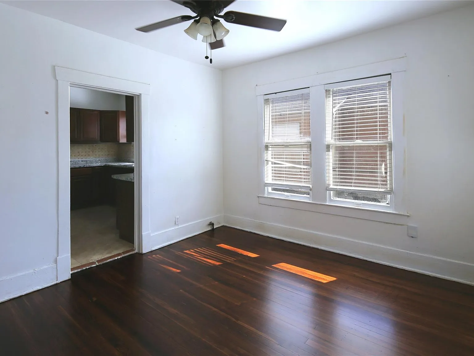 2 bed, 1.0 bath, 896 sqft, $1,595 — Photo 3
