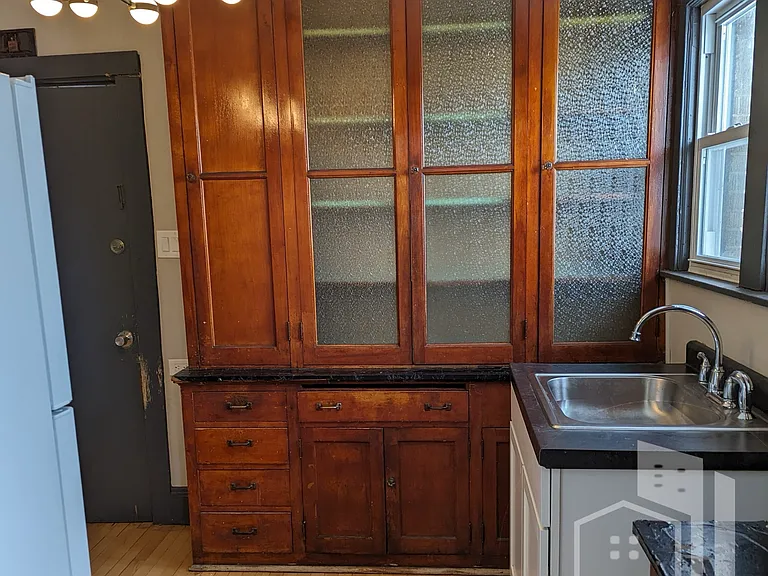 205 W Ring St #B — Photo 6