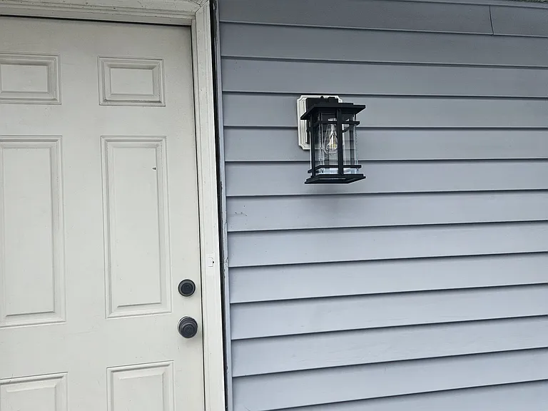 16753 Hilltop Ave — Photo 2