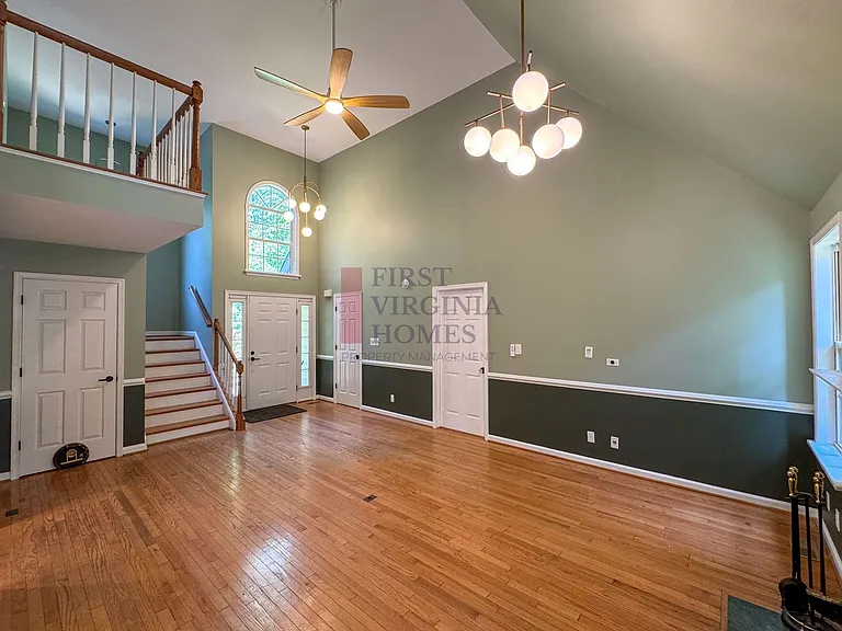 202 Blackthorn Ln — Photo 8