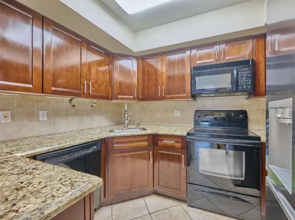 4065 Village Dr Unit D, Delray Beach, FL 33445