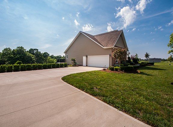 4th image of 256 Willow Bend Way