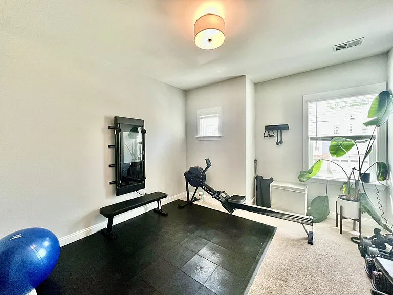 413 Belton St #413 BELTON ST — Photo 38