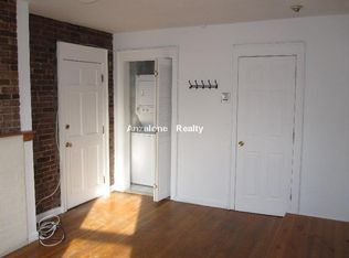 13 Thacher Ct, Boston, MA 02113