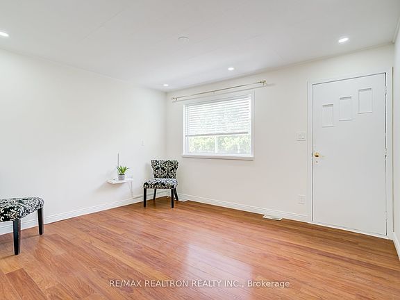 4th image of 913 Pickering Beach Rd