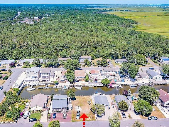5th image of 33 Fairway Dr