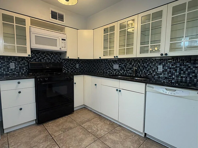 2303 Barton Village Cir #101 — Photo 4