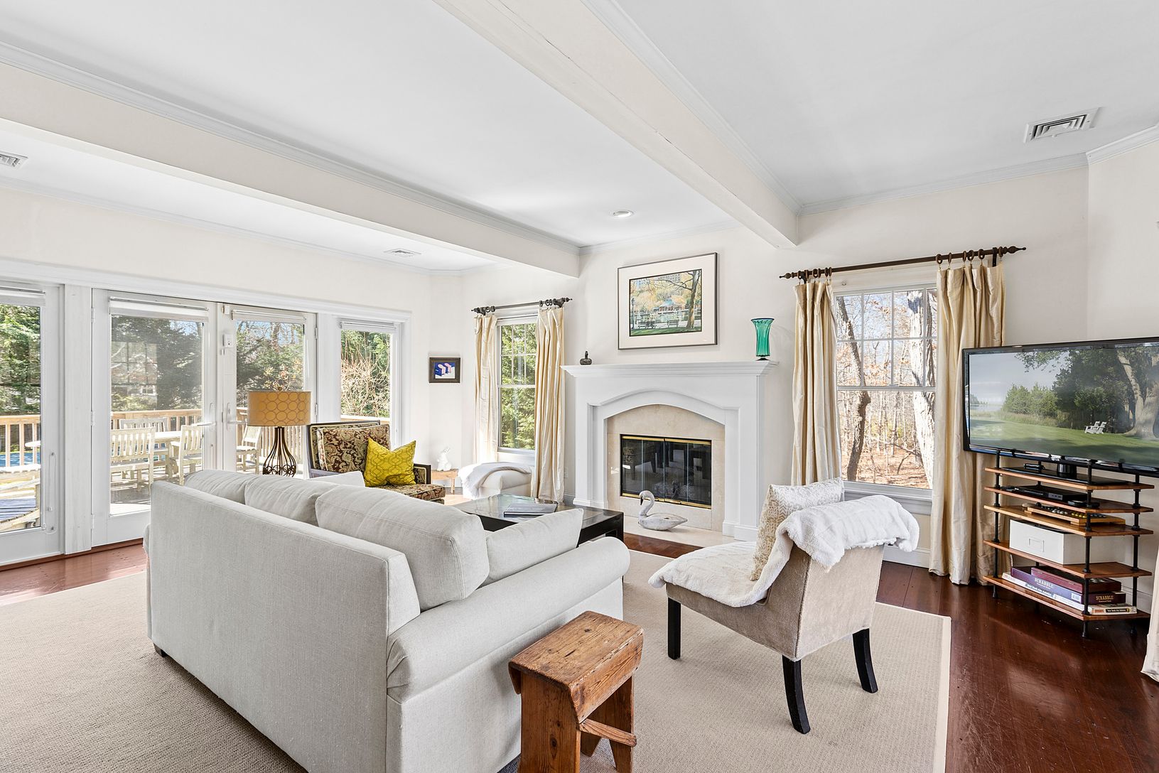 Spacious living room