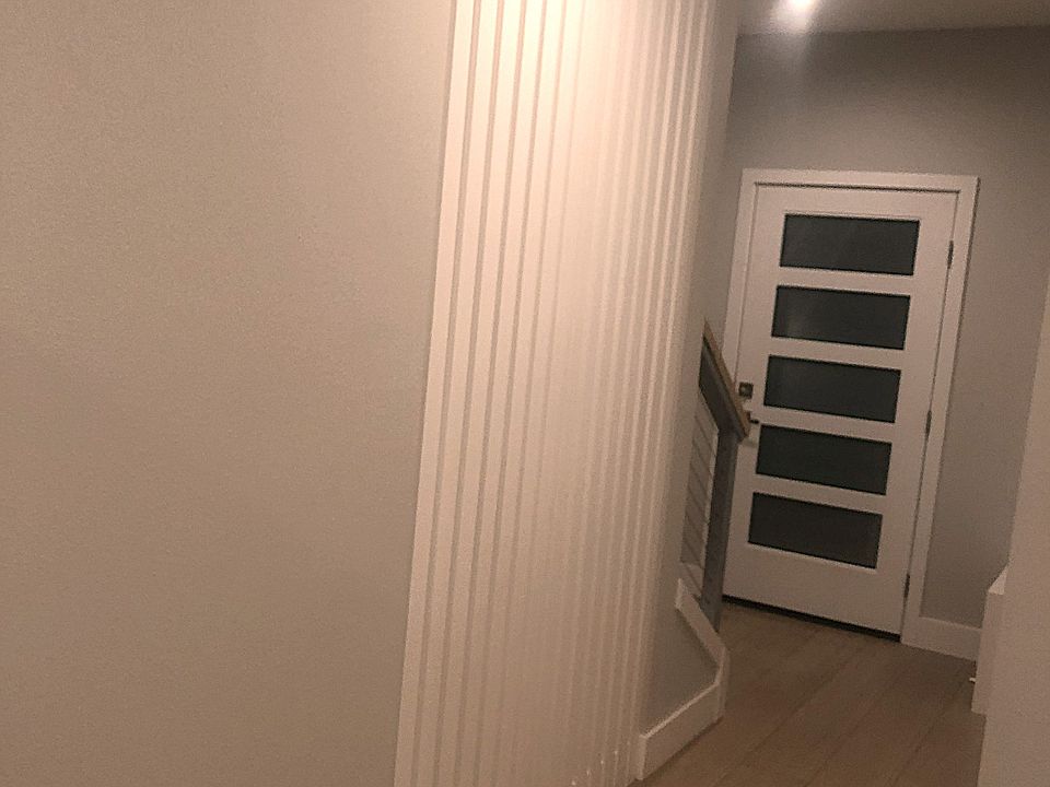 Entrance hallway wall accent