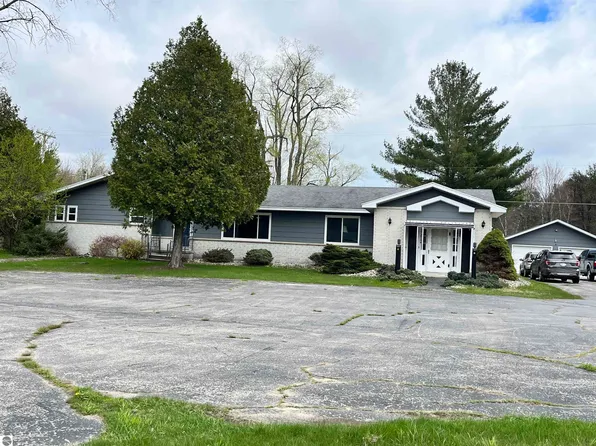 5667 S Huron Rd, Standish, MI 48650