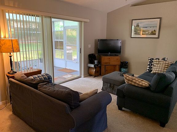 4th image of 867 Meadow Park Dr