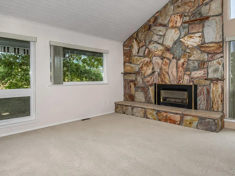 2730 Lafayette Dr — Photo 5