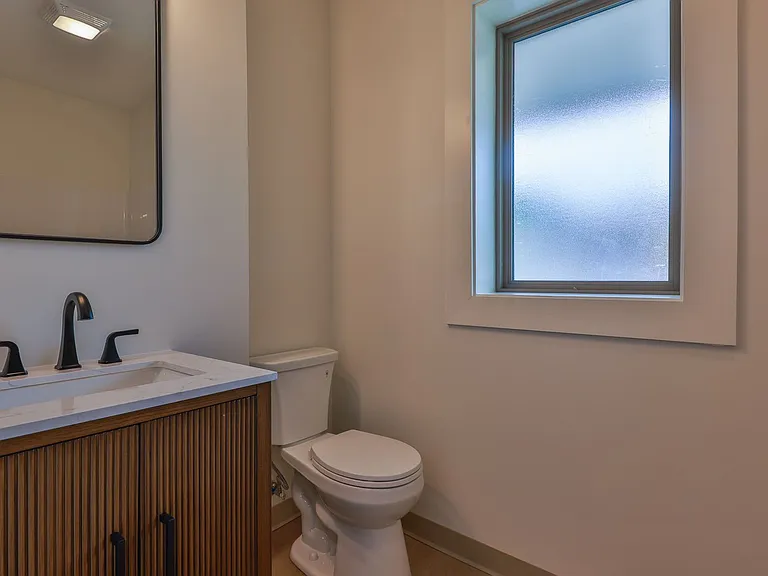 551 Elm St #17 — Photo 3
