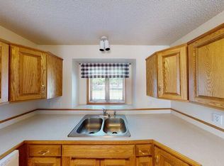 1525 S Washington St, Bismarck, ND 58504