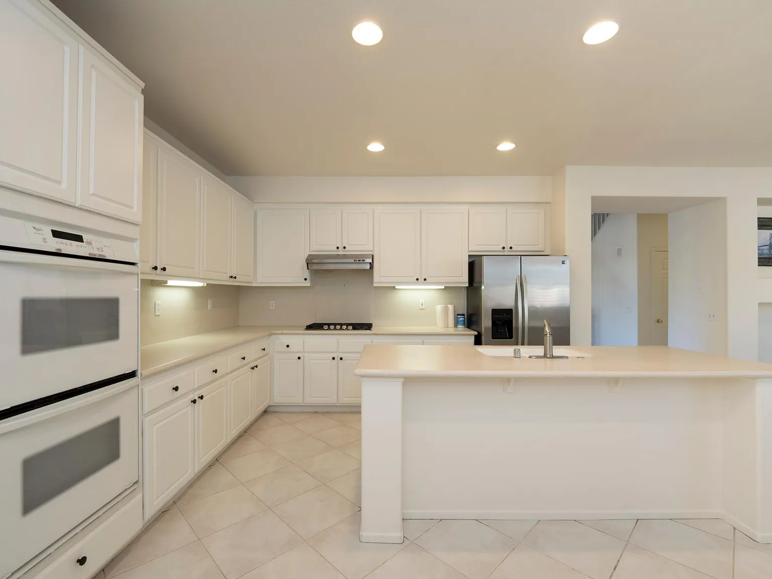 5 bed, 3683 sqft, $4,300 — Photo 4